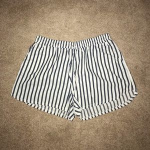 Stripped linen shorts